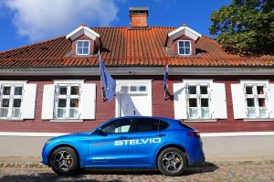 50 bildes - «Alfa Romeo Stelvio» 10