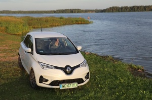 45 bildes - «Renault Zoe» 11