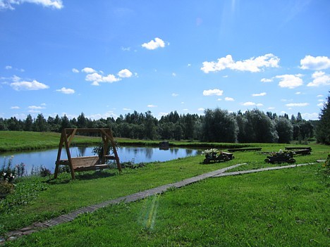 Tiek piedāvātas dažādas atpūtas iespējas: vizināšanās ar laivu, izbraucieni ar kvadracikliem, peintbols u.c. Tiek piedāvātas dažādas atpūtas iespējas: vizināšanās ar laivu, izbraucieni ar kvadracikliem, peintbols u.c. 16017