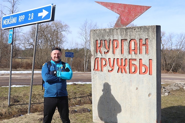 Travelnews.lv dodas 31 km pārgājienā uz Draudzības kurgānu, kur satiekas Krievija, Latvija un Baltkrievijaa Travelnews.lv dodas 31 km pārgājienā uz Draudzības kurgānu, kur satiekas Krievija, Latvija un Baltkrievijaa 298573