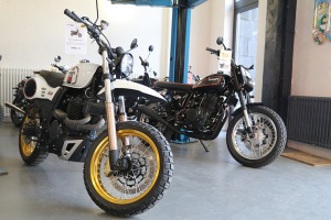 Travelnews.lv apmeklē pilsētas motociklu tirgotavu «Dude Bikes» Rīgā