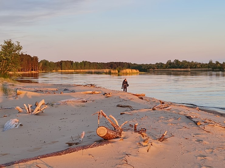 Travelnews.lv pirmo reizi apmeklē Gaujas ietekas labo krastu un Rīgas jūras līča pludmali saulrietā Travelnews.lv pirmo reizi apmeklē Gaujas ietekas labo krastu un Rīgas jūras līča pludmali saulrietā 301309