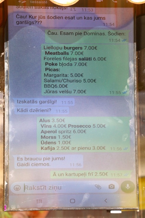 Vecrīgas restorāns «Kolonāde. Mūsu stāsti» hokeja fanus apkalpo pie tirdzniecības centra «Domina» Vecrīgas restorāns «Kolonāde. Mūsu stāsti» hokeja fanus apkalpo pie tirdzniecības centra «Domina» 301388