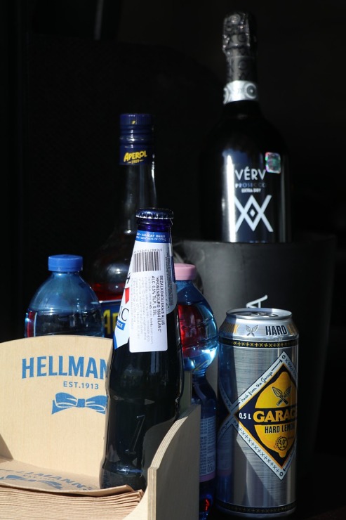 Vecrīgas restorāns «Kolonāde. Mūsu stāsti» hokeja fanus apkalpo pie tirdzniecības centra «Domina» Vecrīgas restorāns «Kolonāde. Mūsu stāsti» hokeja fanus apkalpo pie tirdzniecības centra «Domina» 301387