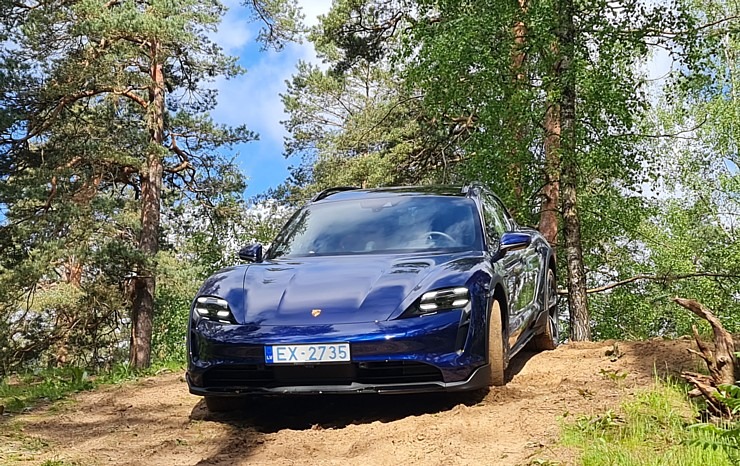 Travelnews.lv ar elektrisko «Porsche Taycan Cross Turismo» dodas Biķernieku sporta trasē un meža bezceļos Travelnews.lv ar elektrisko «Porsche Taycan Cross Turismo» dodas Biķernieku sporta trasē un meža bezceļos 301518