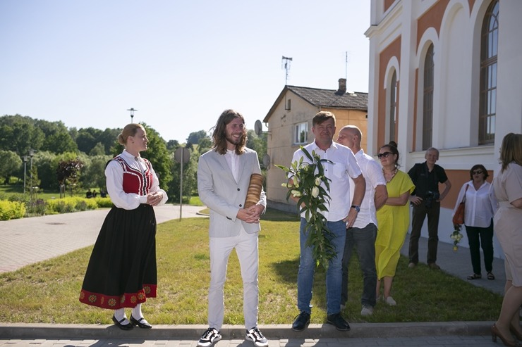Ar Valsts prezidenta dalību 18. jūnijā svinīgi tika atklāts Sabiles mākslas, kultūras un tūrisma centrs Ar Valsts prezidenta dalību 18. jūnijā svinīgi tika atklāts Sabiles mākslas, kultūras un tūrisma centrs 302691