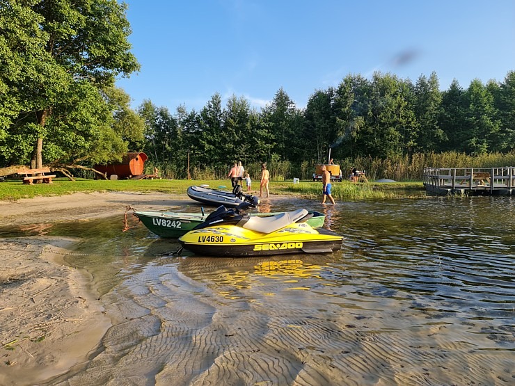 Travelnews.lv izbauda Krāslavas novada viesmīlību, kempingu «Siveri», 1500 lelles un Pauliņa keramiku Travelnews.lv izbauda Krāslavas novada viesmīlību, kempingu «Siveri», 1500 lelles un Pauliņa keramiku 304975