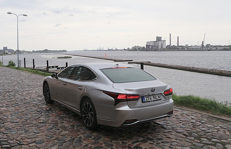 Travelnews.lv apceļo Latviju ar jauno piektās paaudzes «Lexus LS 500h AWD», kas maksā 145 000 eiro Travelnews.lv apceļo Latviju ar jauno piektās paaudzes «Lexus LS 500h AWD», kas maksā 145 000 eiro 305358