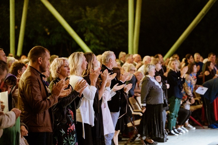 Krāšņi aizvadīts Raimonda Paula koncerts Dzintaru koncertzālē 305607