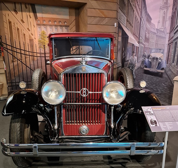 Te, Cvikavā, dzima zīmols «Audi», bet par to «August Horch Museum Zwickau» 305759