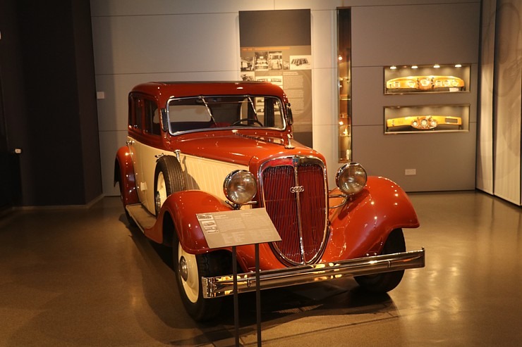 Te, Cvikavā, dzima zīmols «Audi», bet par to «August Horch Museum Zwickau» 305765