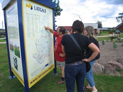 Pa ceļam no Rēzeknes uz Balviem, iegriežieties Skujetniekos, kur atrodas Pa ceļam no Rēzeknes uz Balviem, iegriežieties Skujetniekos, kur atrodas