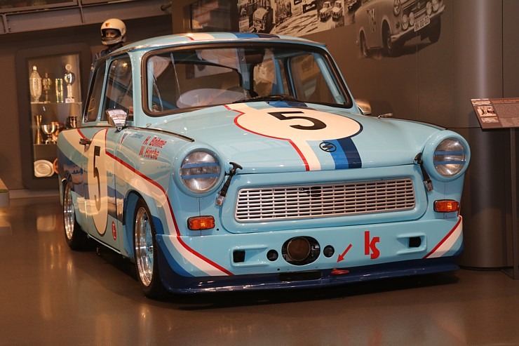 Saksijas pilsētā Cvikavā dzima «Audi», bet DDR laikā turpat tika ražots «Trabant» 305934