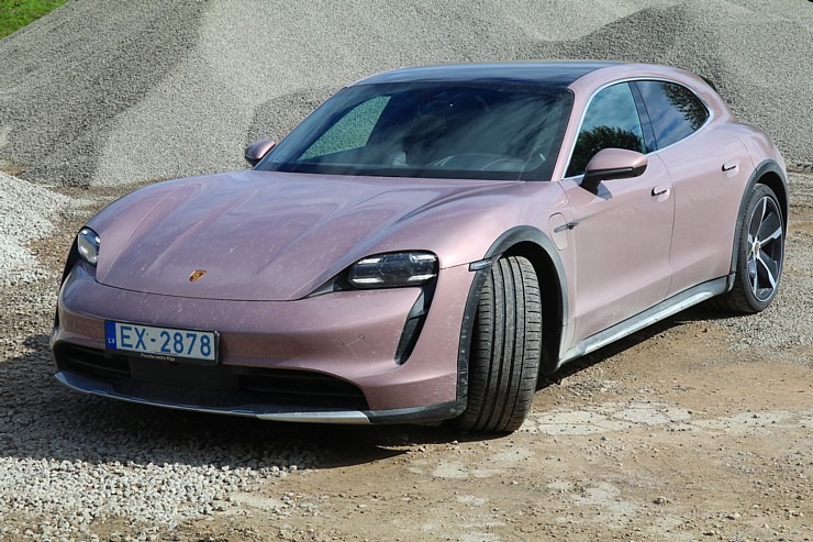 Travelnews.lv apceļo Vidzemi ar elektrisko un jaudīgo «Porsche Taycan 4S Cross Turismo» 306321