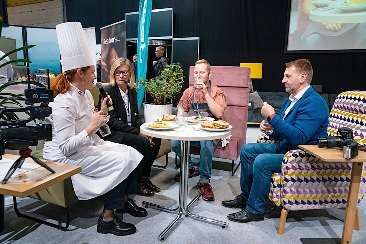 «Riga Food 2021» viesistabā 9.09-10.09.2021 risinās 3 stundu Pavāru kluba «Virtuves sarunas». Foto: Sergejs Melkonovs «Riga Food 2021» viesistabā 9.09-10.09.2021 risinās 3 stundu Pavāru kluba «Virtuves sarunas». Foto: Sergejs Melkonovs 306815