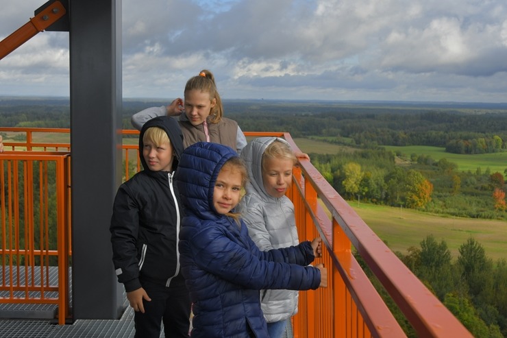 Skatu torņu apceļotājiem jauns tūrisma objekts - Taborkalna skatu torņis Jēkabpils novadā. Foto: Jekabpils.lv Skatu torņu apceļotājiem jauns tūrisma objekts - Taborkalna skatu torņis Jēkabpils novadā. Foto: Jekabpils.lv 307882