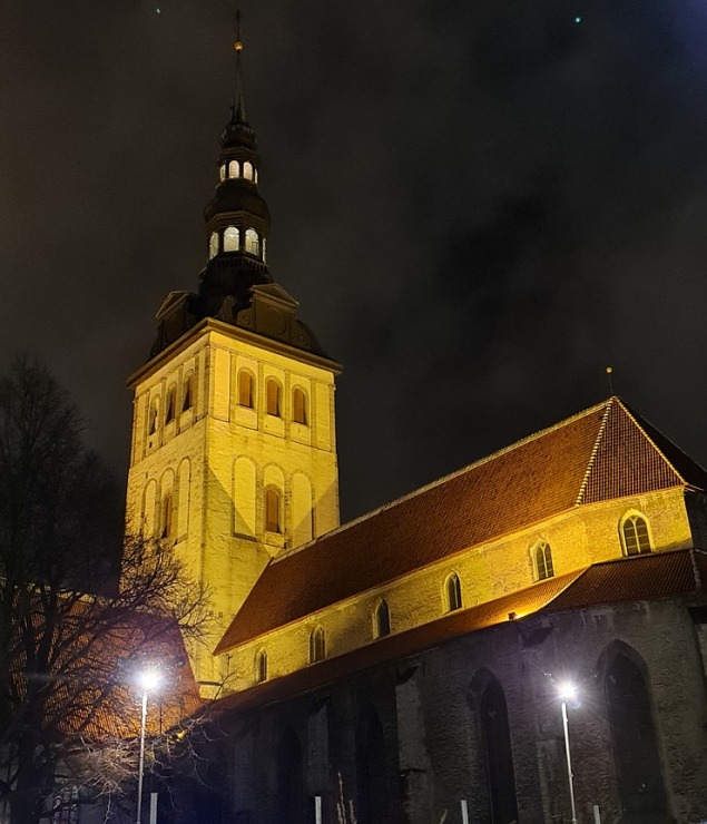 Travelnews.lv ar auto nomas «Avis Latvija» spēkratu apceļo naksnīgo Tallinu 310761