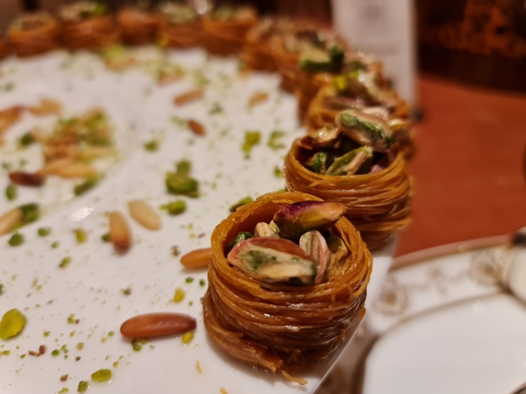 Travelnews.lv izbauda Dubaijas luksus viesnīcas «Raffles The Palm Dubai» bagātīgo ēdienkarti 311662