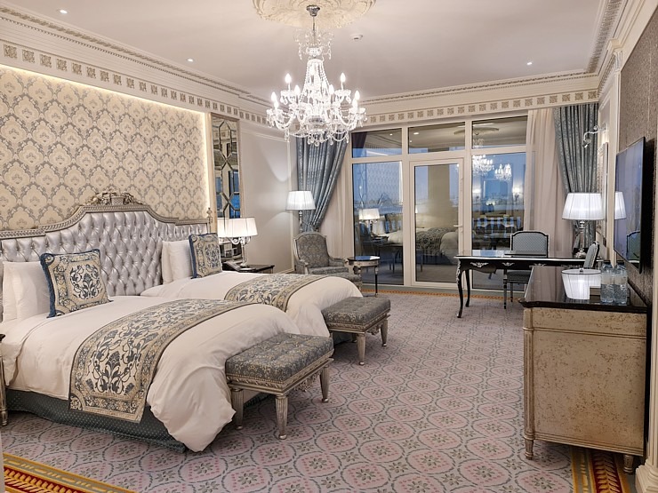 Travelnews.lv iepazīst Dubaijas luksus viesnīcas «Raffles The Palm Dubai» šeihu un prezidentu numuru Travelnews.lv iepazīst Dubaijas luksus viesnīcas «Raffles The Palm Dubai» šeihu un prezidentu numuru 312115