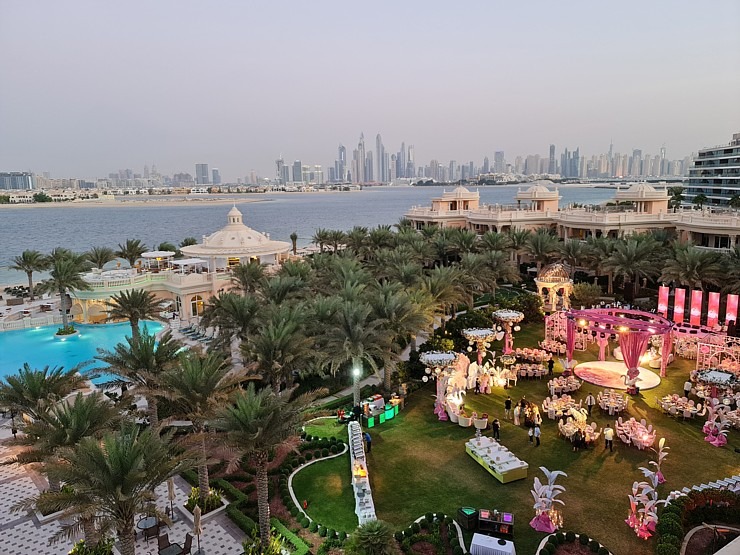 Travelnews.lv iepazīst Dubaijas luksus viesnīcas «Raffles The Palm Dubai» šeihu un prezidentu numuru Travelnews.lv iepazīst Dubaijas luksus viesnīcas «Raffles The Palm Dubai» šeihu un prezidentu numuru 312123