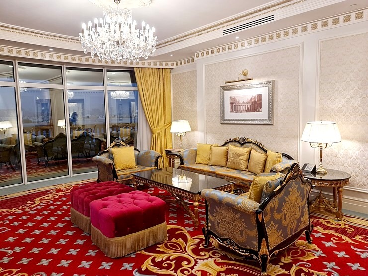 Travelnews.lv iepazīst Dubaijas luksus viesnīcas «Raffles The Palm Dubai» šeihu un prezidentu numuru Travelnews.lv iepazīst Dubaijas luksus viesnīcas «Raffles The Palm Dubai» šeihu un prezidentu numuru 312111