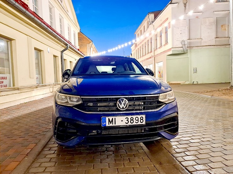 Travelnews.lv ar jaudīgo «VW Tiguan R» dodas paēst uz ļoti garšīgu Talsu virtuvi «Pannas» 312324