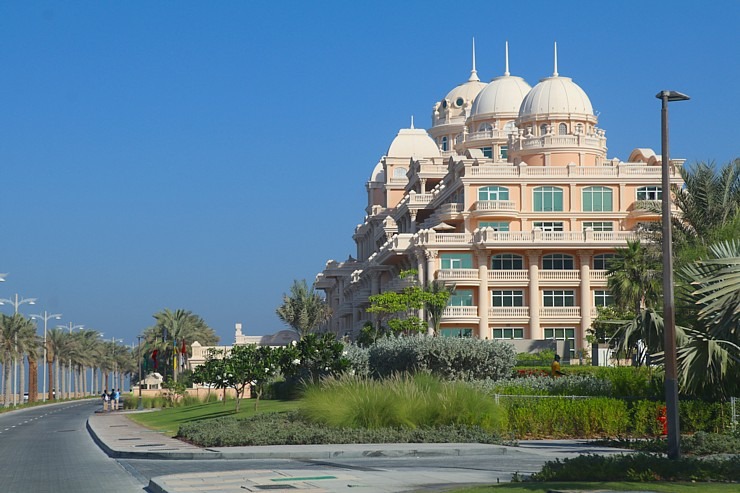 Travelnews.lv izbauda Dubaijas luksus viesnīcas «Raffles The Palm Dubai» infrastruktūru 312496