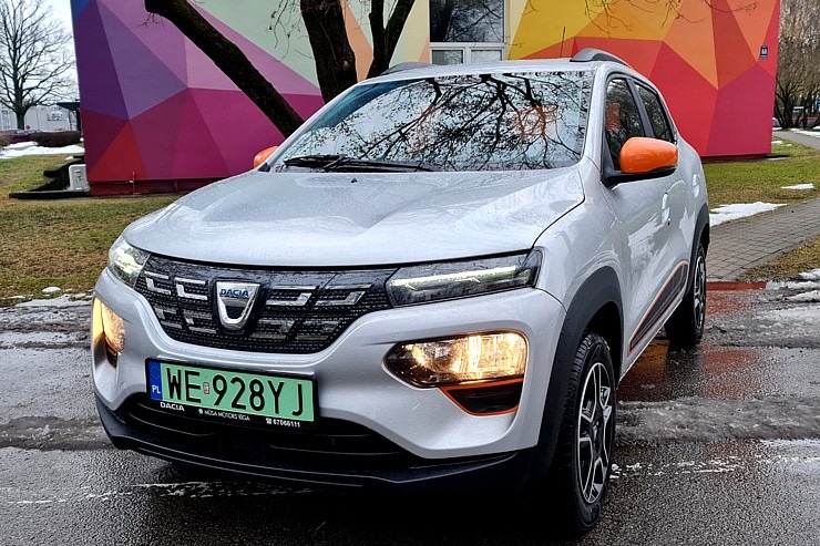 Travelnews.lv ceļo ar lētāko elektrisko vāģi «Dacia Spring» 313628
