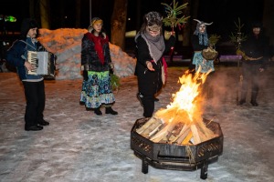 Lielvārdes kultūras centrs un folkloras kopa «Josta» krāšņi atzīmē Meteņdienu. Foto: Raimonds Volonts 19
