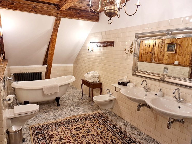 Travelnews.lv izbauda 4 zvaigžņu viesnīcas «Boutique Hotel Virkas Muiža» viesmīlību numurā Superoir Travelnews.lv izbauda 4 zvaigžņu viesnīcas «Boutique Hotel Virkas Muiža» viesmīlību numurā Superoir 314086
