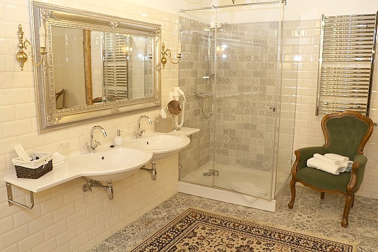 Travelnews.lv izbauda 4 zvaigžņu viesnīcas «Boutique Hotel Virkas Muiža» viesmīlību numurā Superoir Travelnews.lv izbauda 4 zvaigžņu viesnīcas «Boutique Hotel Virkas Muiža» viesmīlību numurā Superoir 314095