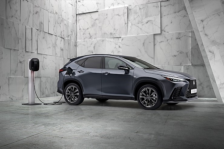 Jaunais vidēja izmēra luksusa SUV klases spēkrats «Lexus NX» ir pieejams arī Latvijā 314947