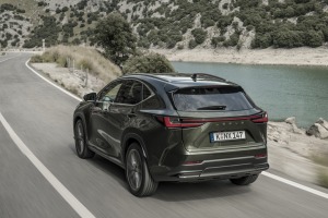 Jaunais vidēja izmēra luksusa SUV klases spēkrats «Lexus NX» ir pieejams arī Latvijā 7