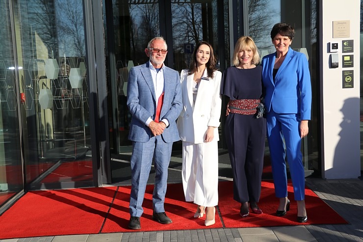 Lidostas «Rīga» tuvumā oficiāli atklāj jaunu 3 zvaigžņu viesnīcu «Hampton by Hilton Riga Airport» Lidostas «Rīga» tuvumā oficiāli atklāj jaunu 3 zvaigžņu viesnīcu «Hampton by Hilton Riga Airport» 315964