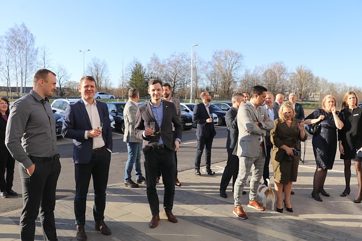 Lidostas «Rīga» tuvumā oficiāli atklāj jaunu 3 zvaigžņu viesnīcu «Hampton by Hilton Riga Airport» Lidostas «Rīga» tuvumā oficiāli atklāj jaunu 3 zvaigžņu viesnīcu «Hampton by Hilton Riga Airport» 315965
