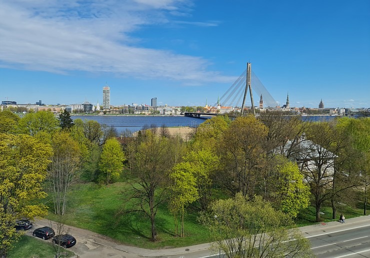 Travelnews.lv izbauda Pārdaugavas viesnīcas restorāna «9.stāva Restorāns» ēdienkarti un panorāmas skatu 316634