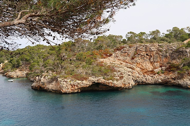 Travelnews.lv iepazīst Maļorkas fjorda Cala Figuera romantisku zvejnieku ciematu. Sadarbībā ar Latvijas tūrisma firmu «Atlantic Travel» 317319