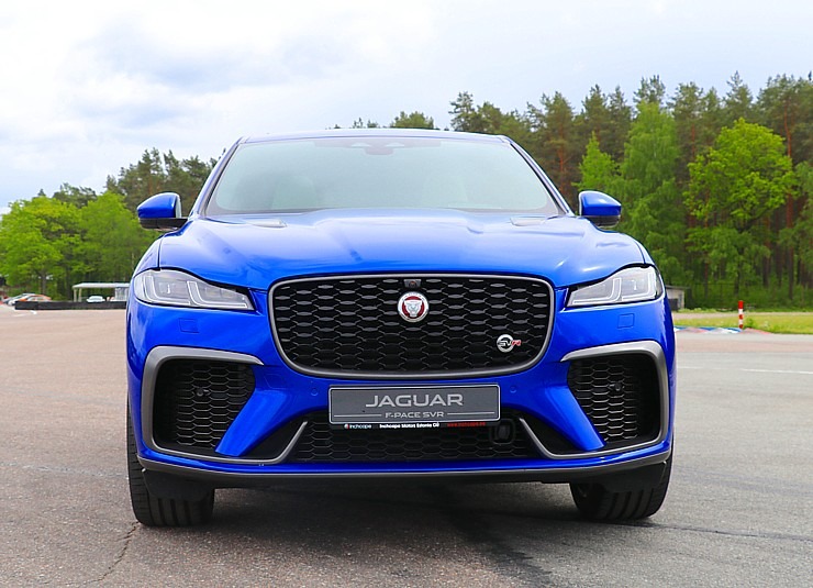 Travelnews.lv ar jaudīgiem vāģiem «Jaguar F-Pace SVR» un «Jaguar F-Type» dodas Biķernieku trasē 317938