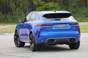 Travelnews.lv ar jaudīgiem vāģiem «Jaguar F-Pace SVR» un «Jaguar F-Type» dodas Biķernieku trasē 5