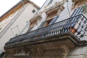 Travelnews.lv izstaigā Maļorkas pilsētas Soļeras ielas, kuras bagātībā ir meklējama apelsīnos un citronos. Sadarbībā ar Latvijas tūrisma firmu «Atalnt 23
