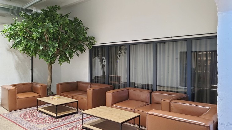 Travelnews.lv sadarbībā ar «Avis Latvija» iepazīst Tallinas konteineru viesnīcu «Hektor Container Hotel» 318875