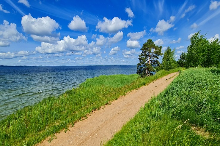 Travelnews.lv ar auto nomas «Avis Latvia» spēkratu apceļo Rāznas ezeru un Ludzu 319225
