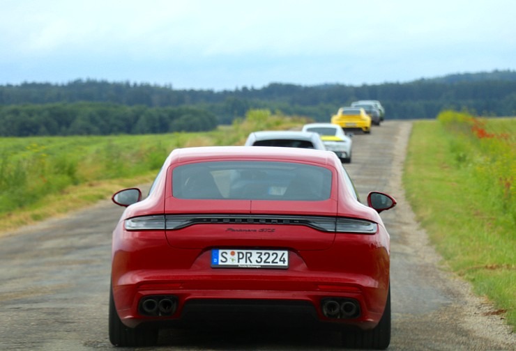 Travelnews.lv izbrauc lielceļu tūri «Porsche World Road Show Latvia 2022» ar jaudīgiem spēkratiem 319822