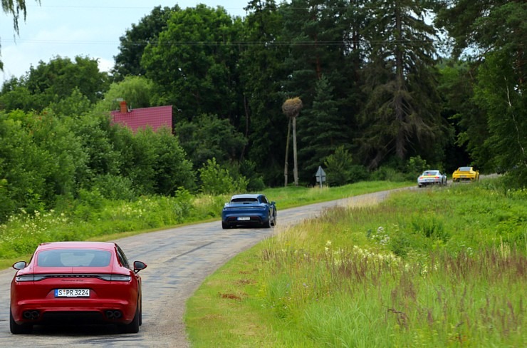 Travelnews.lv izbrauc lielceļu tūri «Porsche World Road Show Latvia 2022» ar jaudīgiem spēkratiem 319835