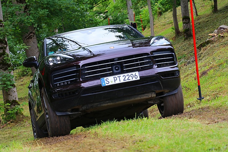 Lielceļu tūres «Porsche World Road Show Latvia 2022» dalībnieki iebrauc uz pusdienām «Kalnamuižā» Lielceļu tūres «Porsche World Road Show Latvia 2022» dalībnieki iebrauc uz pusdienām «Kalnamuižā» 319877