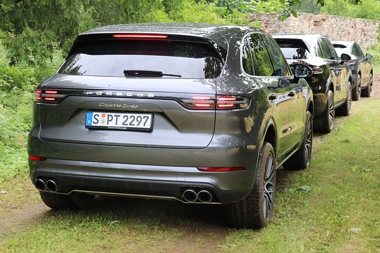 Lielceļu tūres «Porsche World Road Show Latvia 2022» dalībnieki iebrauc uz pusdienām «Kalnamuižā» Lielceļu tūres «Porsche World Road Show Latvia 2022» dalībnieki iebrauc uz pusdienām «Kalnamuižā» 319870