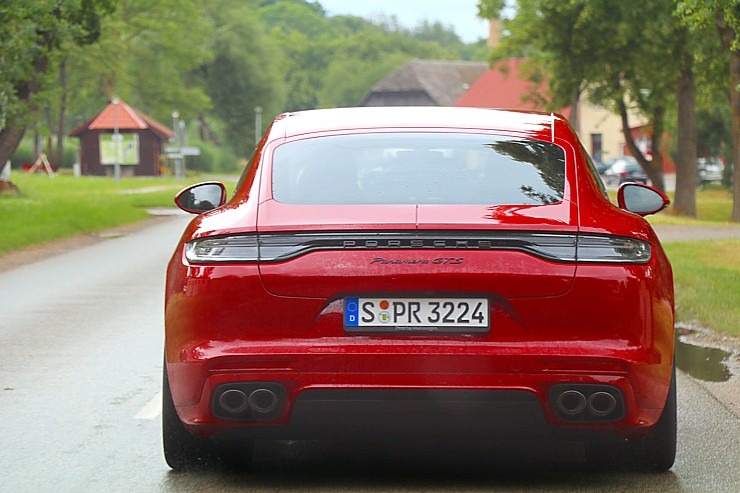 Lielceļu tūres «Porsche World Road Show Latvia 2022» dalībnieki iepazīst Kurzemi un spēkratus 319921