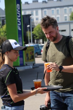 «Neste» degvielas uzpildes stacijā atklāj Latvijas šefpavāru līdznemšanas restorānu «Chefs BOX» 17