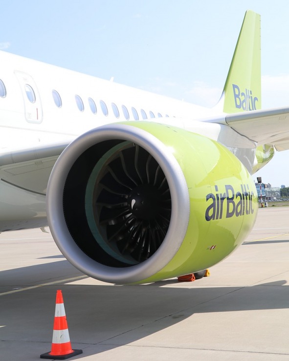 Travelnews.lv drīkst klātienē izložņāt jauno «airBaltic» lidmašīnu «Airbus A220-300» lidostā «Rīga» Travelnews.lv drīkst klātienē izložņāt jauno «airBaltic» lidmašīnu «Airbus A220-300» lidostā «Rīga» 320715