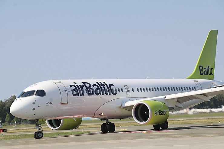 Travelnews.lv drīkst klātienē izložņāt jauno «airBaltic» lidmašīnu «Airbus A220-300» lidostā «Rīga» Travelnews.lv drīkst klātienē izložņāt jauno «airBaltic» lidmašīnu «Airbus A220-300» lidostā «Rīga» 320720